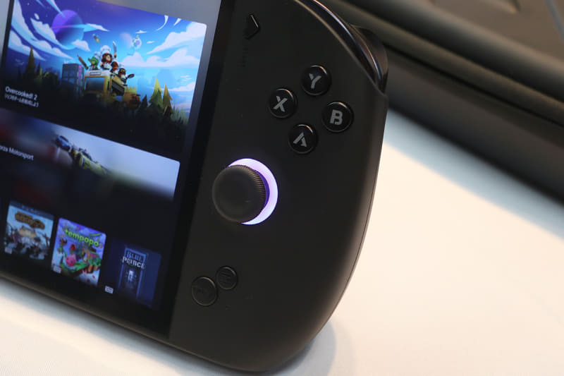 スティックは静電容量式だ