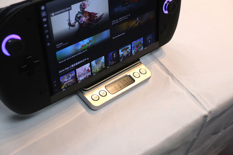 水冷版でバッテリをつけると1,170gとかなり重量級だ