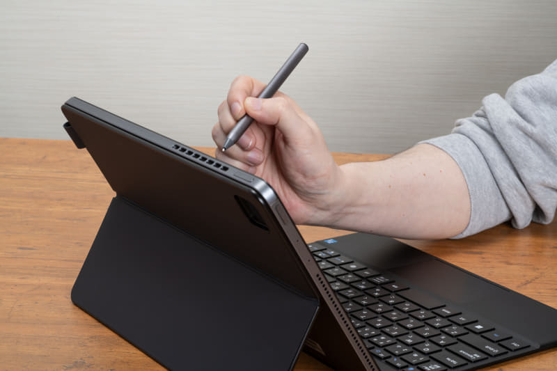 MPP(Microsoft Pen Protocol)対応のアクティブスタイラスペンも付属