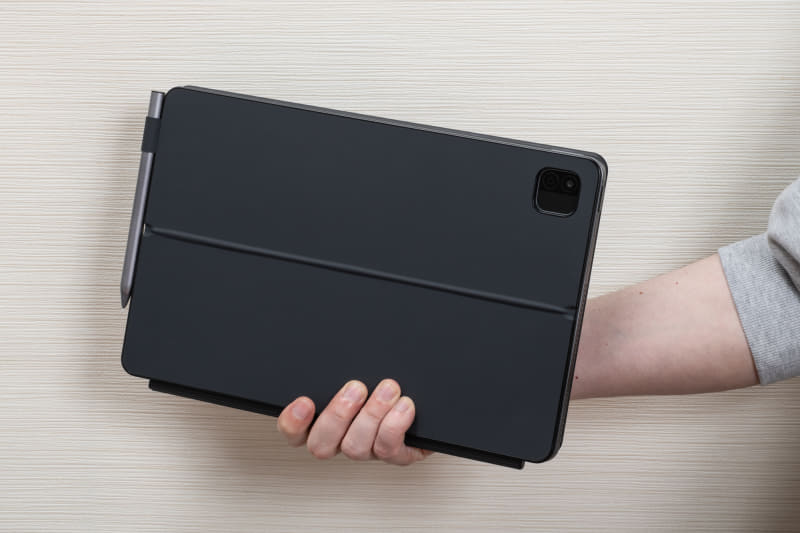 カバーキーボードで本体をしっかり保護しながら持ち運べる