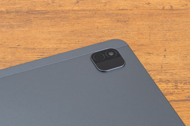 背面は1,300万画素のカメラで高画質な撮影が可能