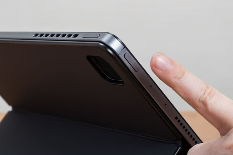 電源ボタンにはWindows Hello指紋認証対応のセンサーが内蔵