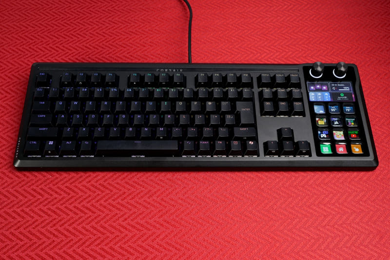 通常のキーボードのテンキー部分にあるStream Deckが異彩を放つGALLEON 100 SD