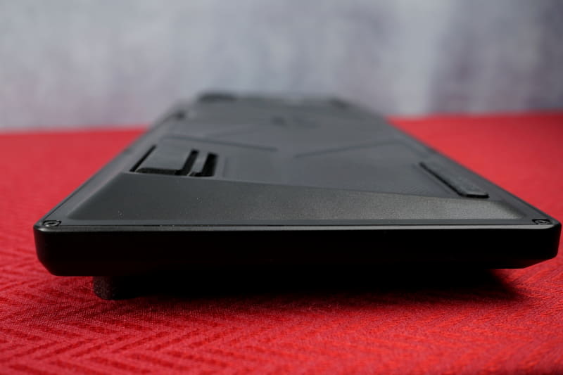 スタンドで3段階に角度を調節可能