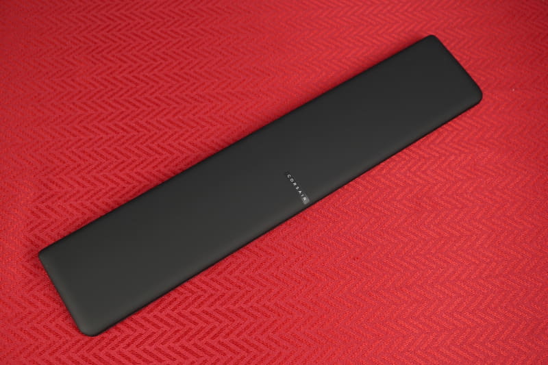 マグネット内蔵パームレストが付属する