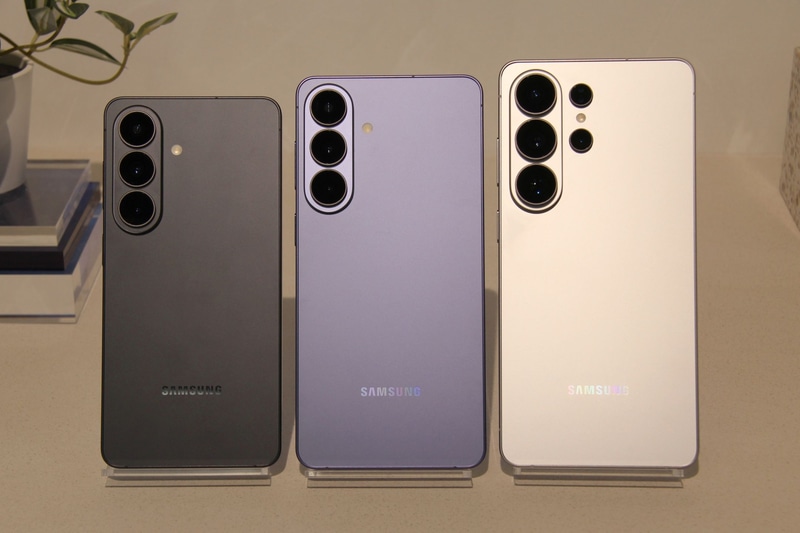 左から順に、Galaxy S26、Galaxy S26+、Galaxy S26 Ultra