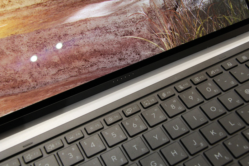 キーボードとの接点はポゴピン式