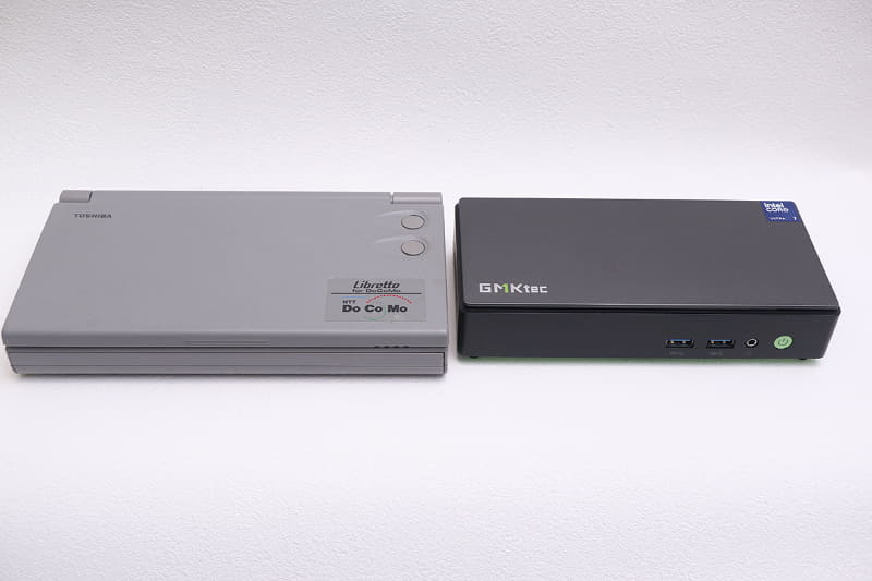 横に長いのでLibretto 60と並べてみたが、フットプリントはK13のほうが小さかった