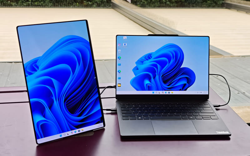 外せる2つめのディスプレイを利用してさまざまな形状で利用できる