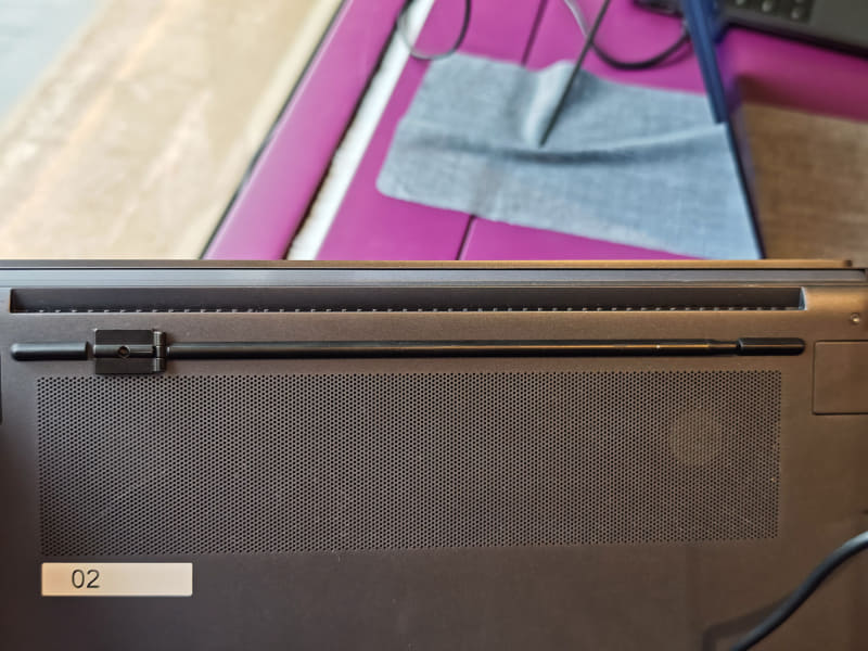 底面に用意されているスタンド