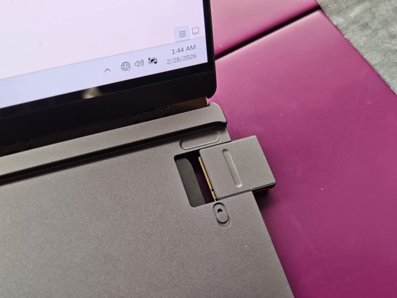 本体左右の端子もモジュラー式