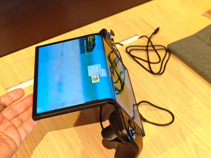 ディスプレイは7.7型と11型の2つのサイズで利用できる