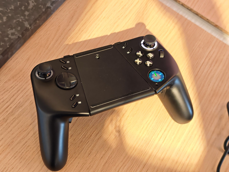 ゲーミングパッドはそれ自体もパッドとして利用できる