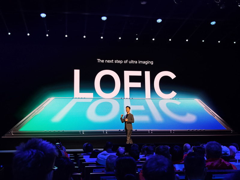 バッテリは6,000mAhとXiaomi 15 Ultraの5,410mAhから増やされている。解像度が戦略的に下げられたのと相まって、Xiaomi 15 Ultraユーザーの不満点の1つだったバッテリが持たないという課題が緩和される