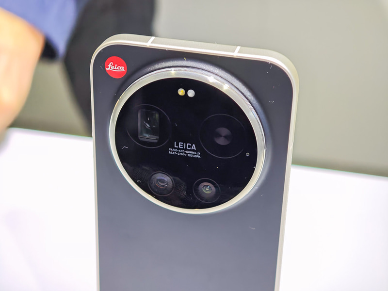 Leica Leitzphone powered by Xiaomiはレンズにリングが付いていて、ズームやEV調整などの機能を割り当てて使うことができる