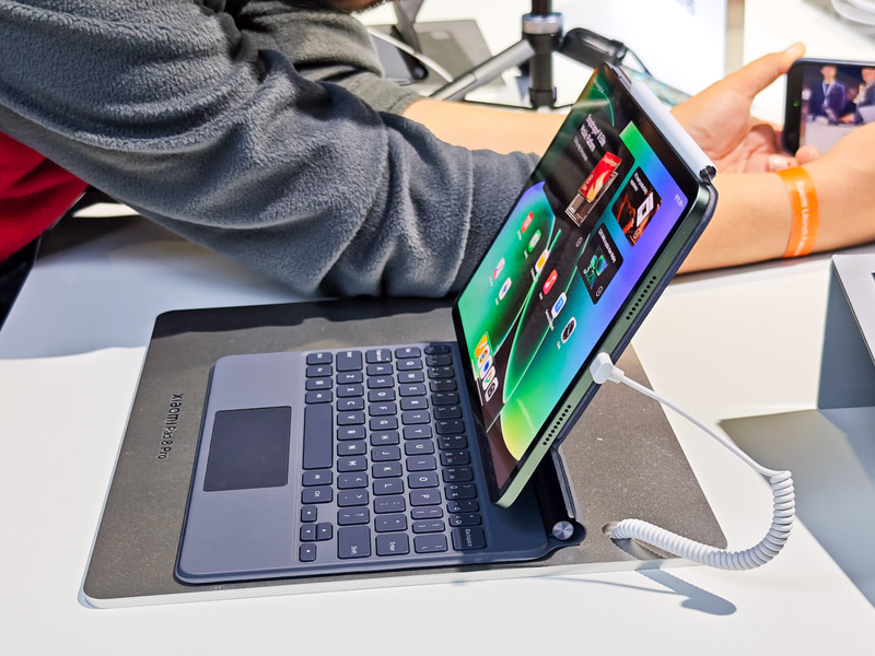 キーボードは画面の角度を変えることができる