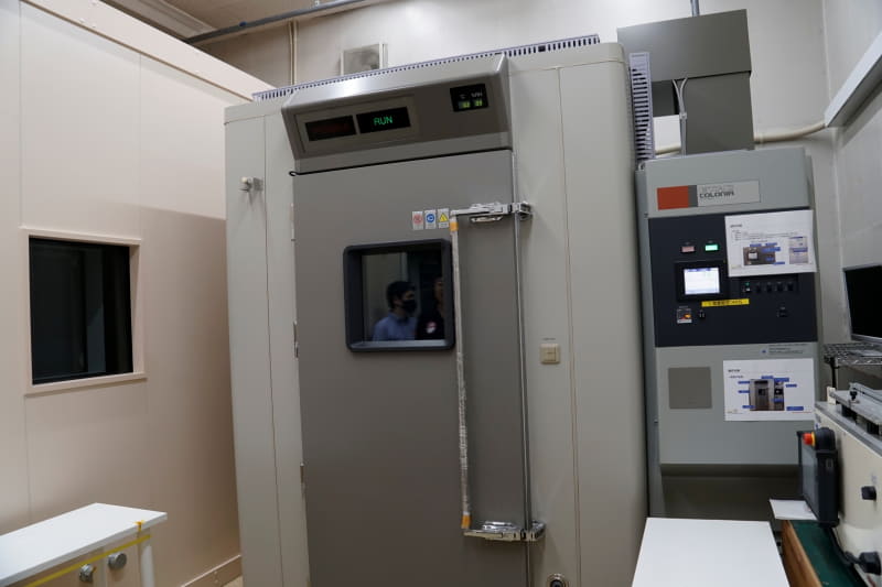 写真は2023年の取材時に稼働していた恒温槽