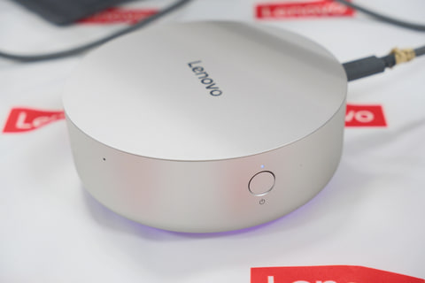 円柱ボディのミニPCと“浮く”一体型。レノボ新デスクトップ - PC Watch