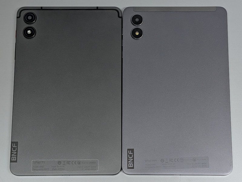 背面。基本デザインに違いはない。貼り方が雑だった底部シールはかろうじて平行になっているが、これは個体差かもしれない