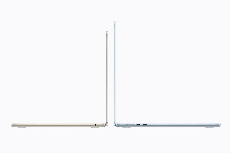 MacBook Air 13インチ(左)に対するMacBook Air 15インチ(右)