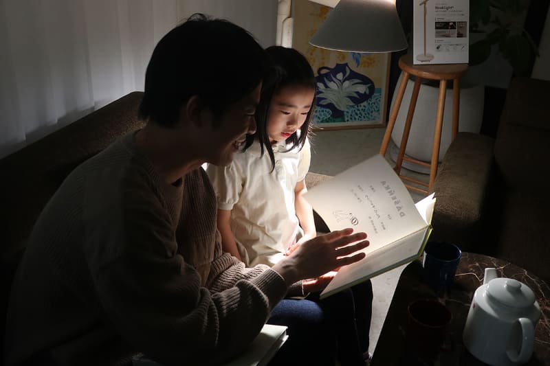 ベンキューが2月にメディア向けに開催した「お手もとのあかり展」での製品展示。どれもLEDの光が目に直接入らないように最大限の配慮と工夫がなされている