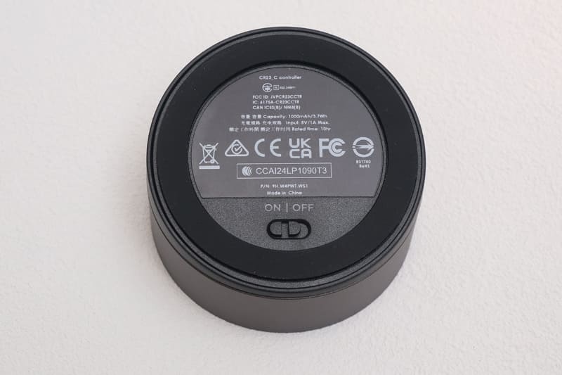 底面にスイッチが用意されている。人感センサーがオンで、それで事済むのであれば、リモコンは不要かもしれない