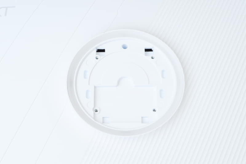 75×75mmのVESAマウントにも対応している