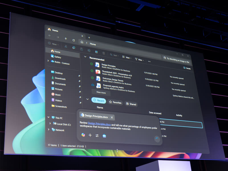 特定のファイル内容について概要を説明するCopilot統合エクスプローラ
