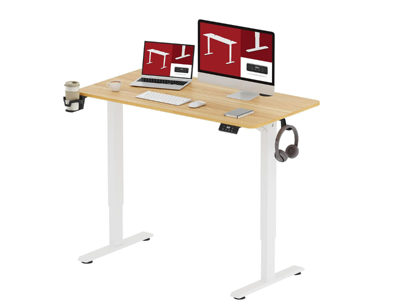 これはSANODESK製電動昇降デスクの例。幅110cmモデルは1枚板だが、140cmモデルは2枚板からなる