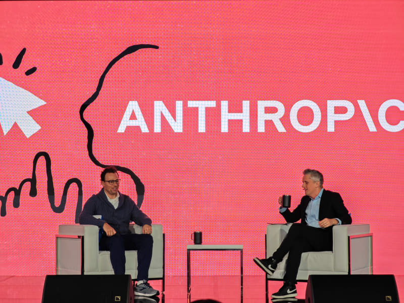 左がAnthropic CEO ダリオ・アモデイ氏、右はBox CEO アーロン・レビィ氏(2024年のBox Worksで撮影)