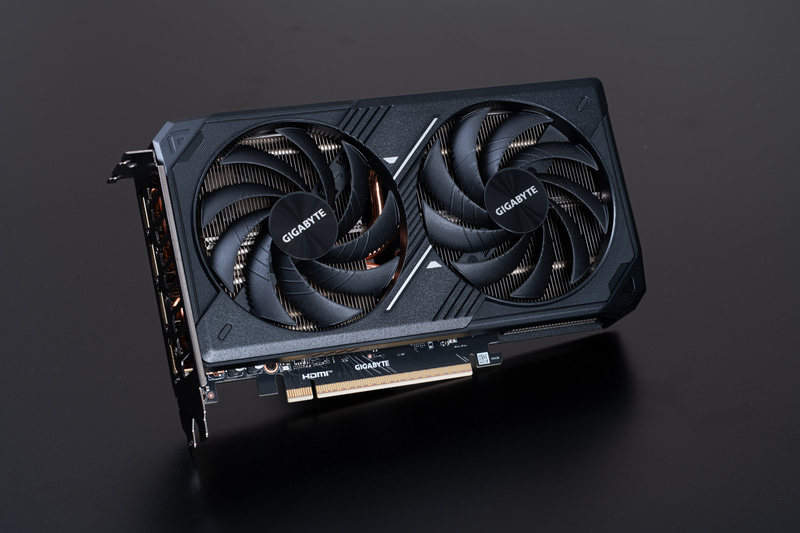 GeForce RTX 5060 Tiの中でもVRAM 16GBを搭載するモデル