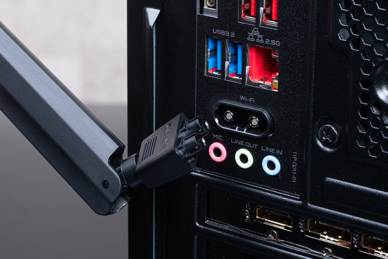 Wi-Fi用アンテナは「Wi-Fi EZ-Plug」で簡単に着脱可能