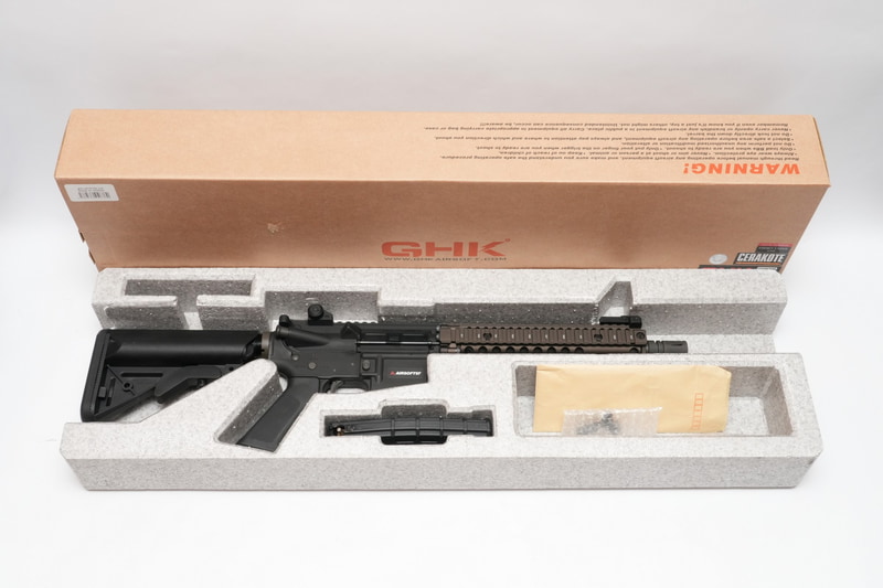 海外製エアソフトガンのパッケージは、東京マルイ製品などに比べると極めてシンプルだ