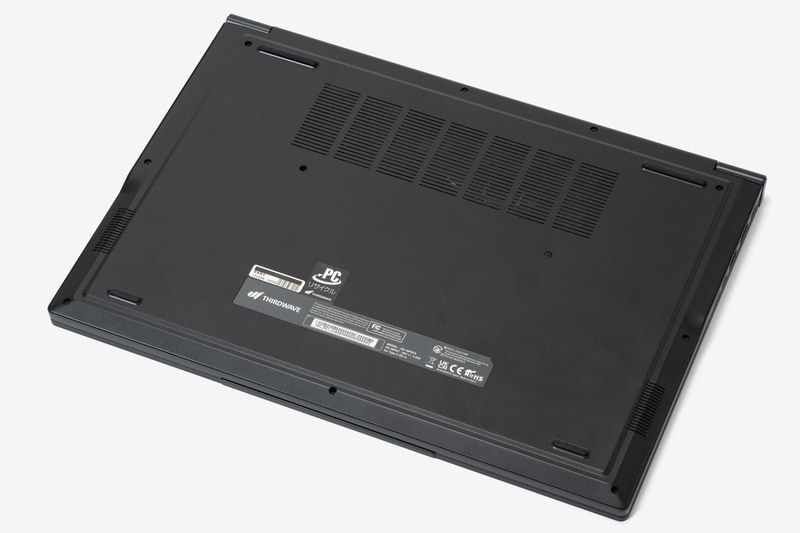 底面に広く設けられた吸気口