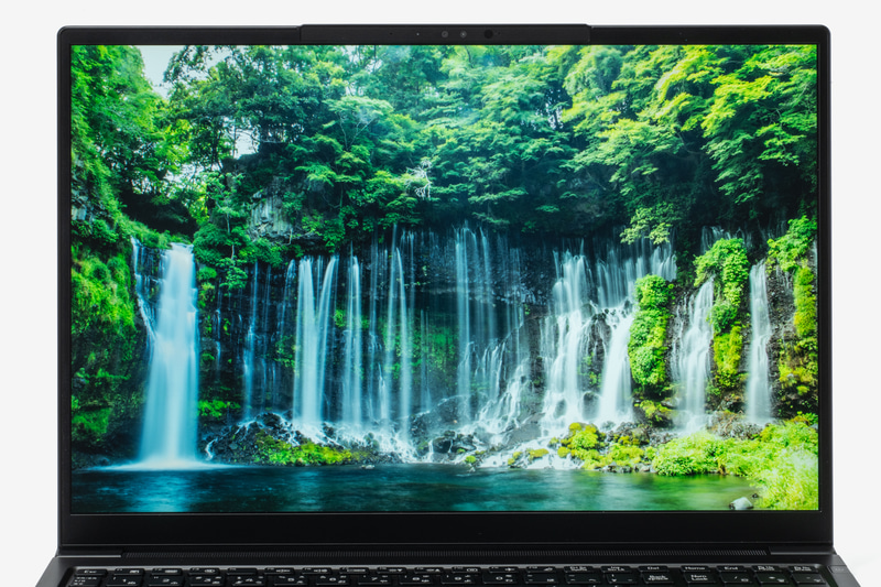 没入感の高い狭額縁ディスプレイ