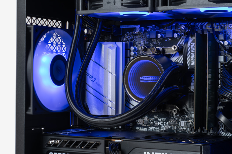 ゲーミングデスクトップで得た知見が活かされた内部構造