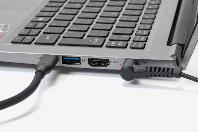 充電しながらType-C接続の周辺機器も使える