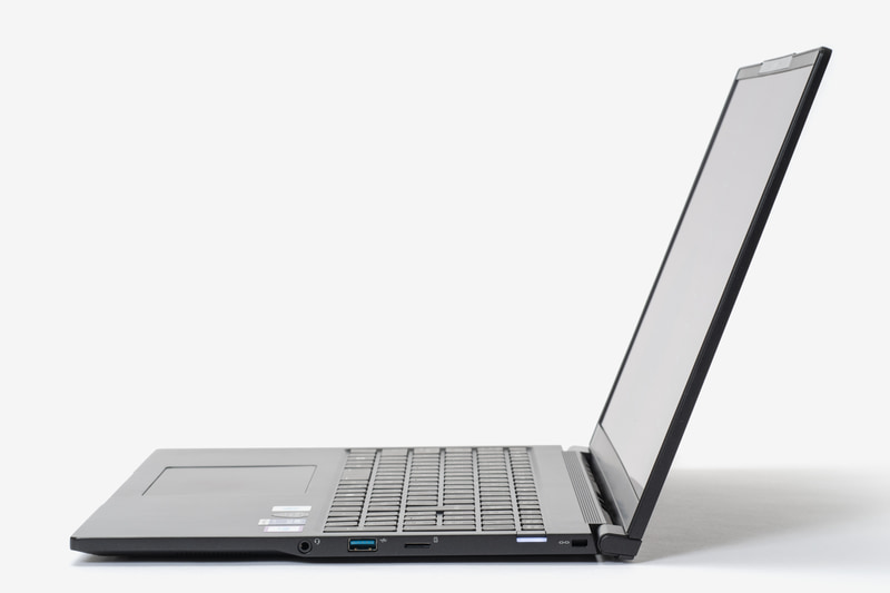 USBポートはType-Cが1つにType-Aが3つ、有線LANポートもある