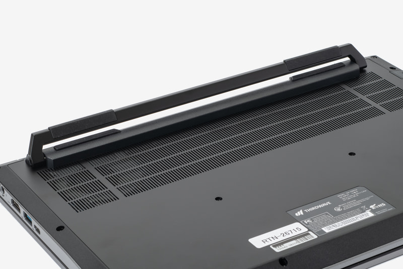 底面にはスタンドが用意されている