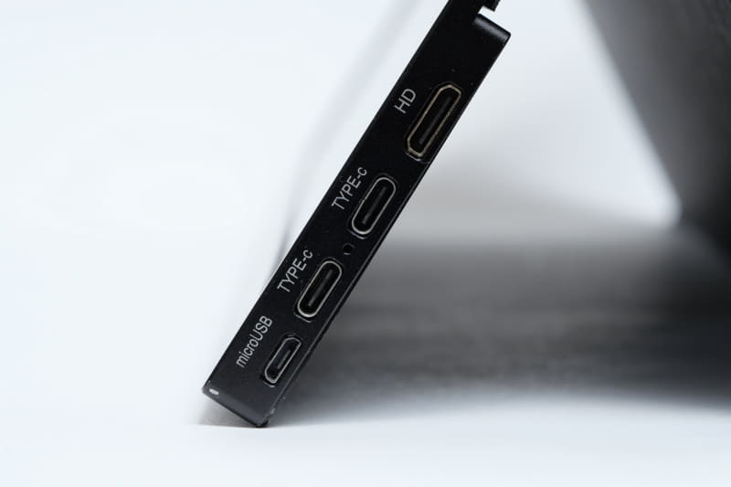 USB Type-Cを備えるモニターであれば、DisplayPort Alternate Mode対応USB Type-Cケーブルで接続するだけだ