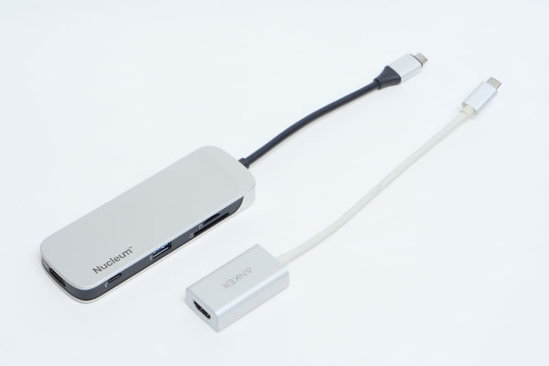 USB Type-Cのないモニターの場合は、HDMIやDisplayPortの変換アダプタ、変換ケーブル、ポートリプリケータなどを利用すればいい