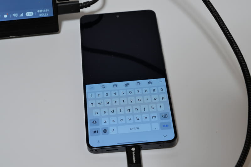 Samsung GalaxyシリーズのDeXでは、Galaxyの画面に表示されるスクリーンキーボードで文字入力が可能なため、キーボードがなくても比較的快適に文字入力が可能