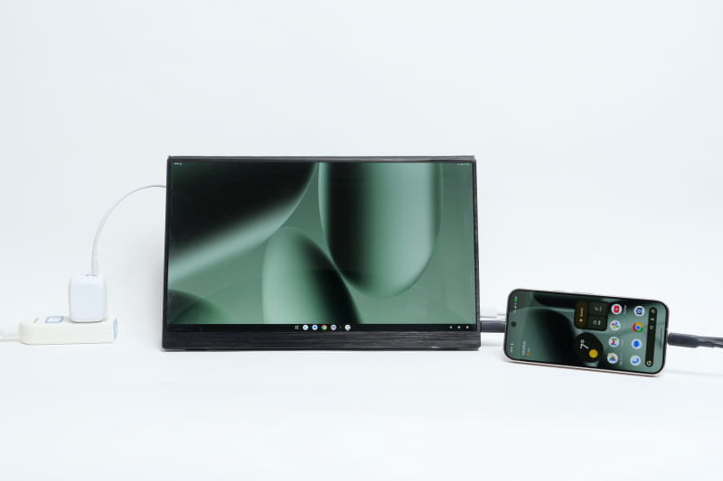USB PDパススルー対応なら、モニターにUSB PD充電器を接続することでPixelに給電しながら利用可能