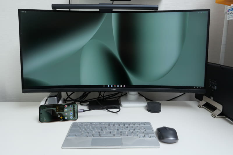 UWQHD表示のウルトラワイドモニター、S3423DWCに接続すると、こちらも問題なくフル画面表示が可能だった