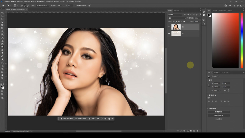 背景部分をドラッグして背景を消していきます。髪の毛部分など細かな部分もきれいに消すことができます。この時「許容値」を大きくしすぎると背景だけでなく髪の毛や人物なども消えるので注意が必要です