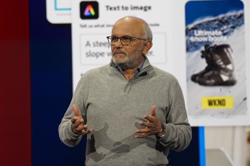 Adobe CEO シャンタヌ・ナラヤン氏(2025年のAdobe Summitで撮影)