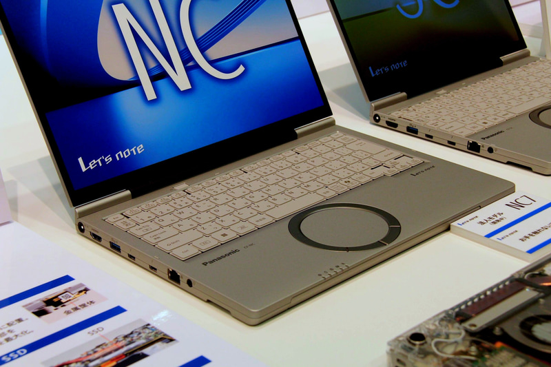 各モデルで、左右のポート数も完全に同じ