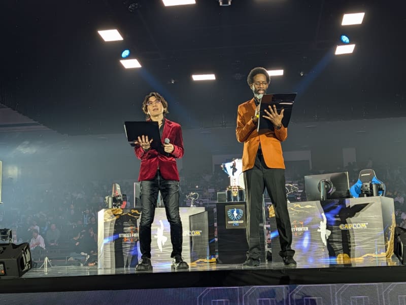 ステージMCはアール氏とRYAN HART氏が担当