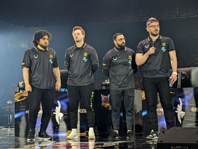 Europe(EU)代表のNinjas in Pyjamas。メンバーは左からPhenom、Juicyjoe、AngryBird、Big Bird。2年連続出場となるヨーロッパの強豪チームとなる