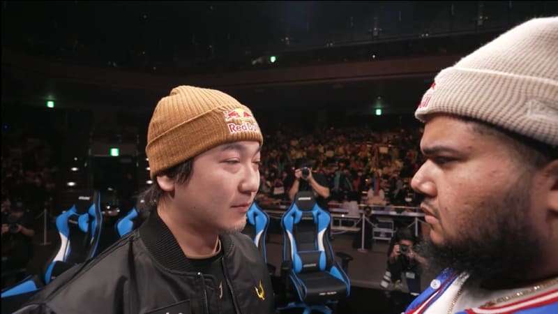 ここまでのREJECTのオーダーでLeSharとふ～どは登場済みのため、残るメンバーはときどとウメハラの2人のみ。ここでオーダーはウメハラの豪鬼！去年MenaRDがウメハラに挑戦状を叩きつけた因縁のバトルがまさかSFL:WC2025の舞台で行なわれることになろうとは！